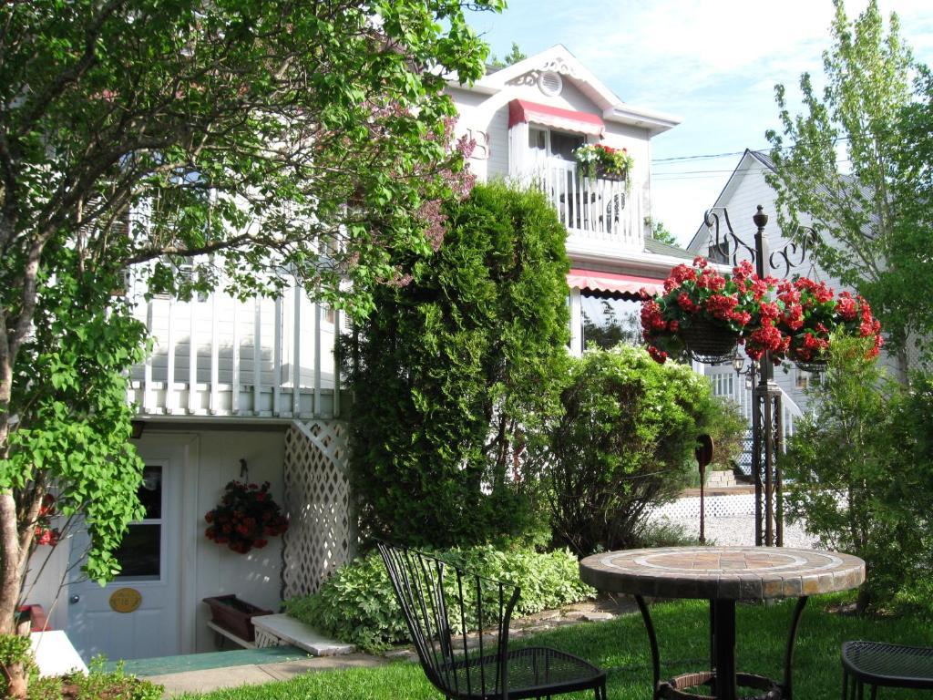 Auberge Maison Gagne Tadoussac Exterior photo