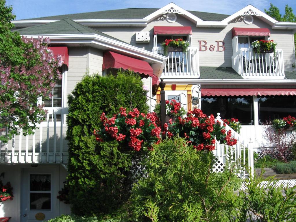 Auberge Maison Gagne Tadoussac Exterior photo